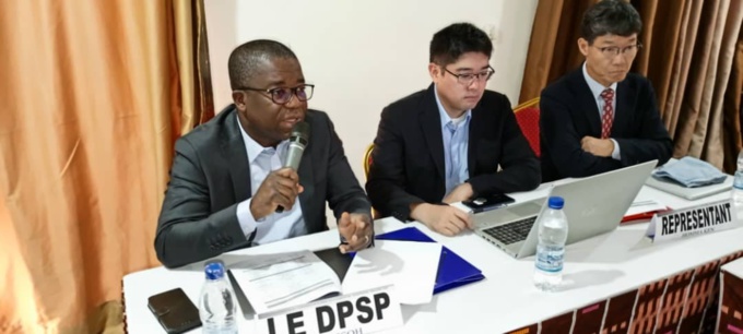 Dr Essoh Aimé, directeur de la Dpsp et M.  Sugiyama Ryota, représentant la Jica