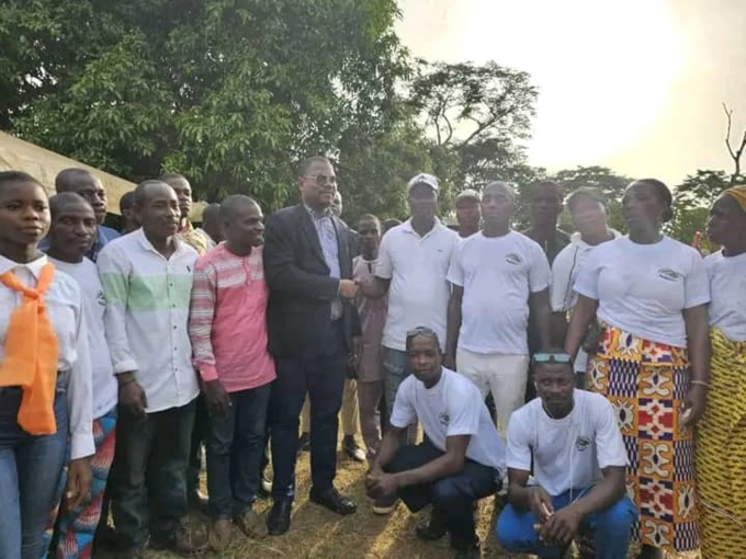 Biankouma/ Le maire et le secrétaire départemental mobilisent la jeunesse pour le Rhdp. Biankouma/ Le maire et le secrétaire départemental mobilisent la jeunesse pour le Rhdp.