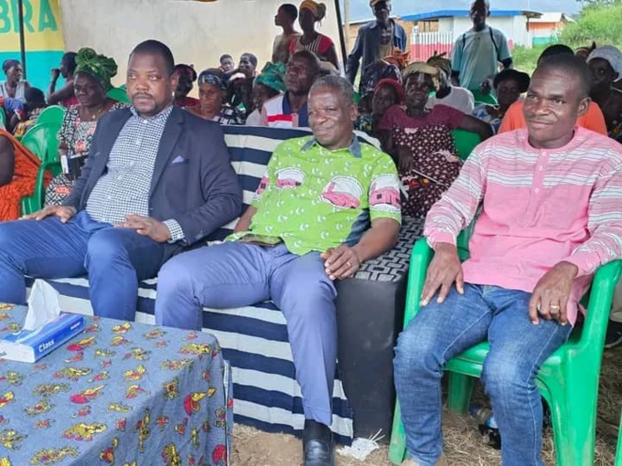 Biankouma/ Le maire et le secrétaire départemental mobilisent la jeunesse pour le Rhdp. Biankouma/ Le maire et le secrétaire départemental mobilisent la jeunesse pour le Rhdp.