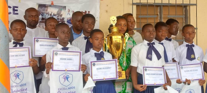 Journée de l'excellence au collège catholique de Daoukro/ Plusieurs élèves recompensés Journée de l'excellence au collège catholique de Daoukro/ Plusieurs élèves recompensés