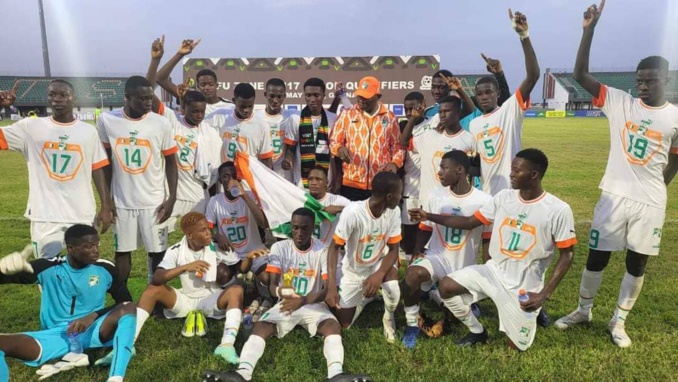 La joie autour du ministre après la victoire La joie autour du ministre après la victoire