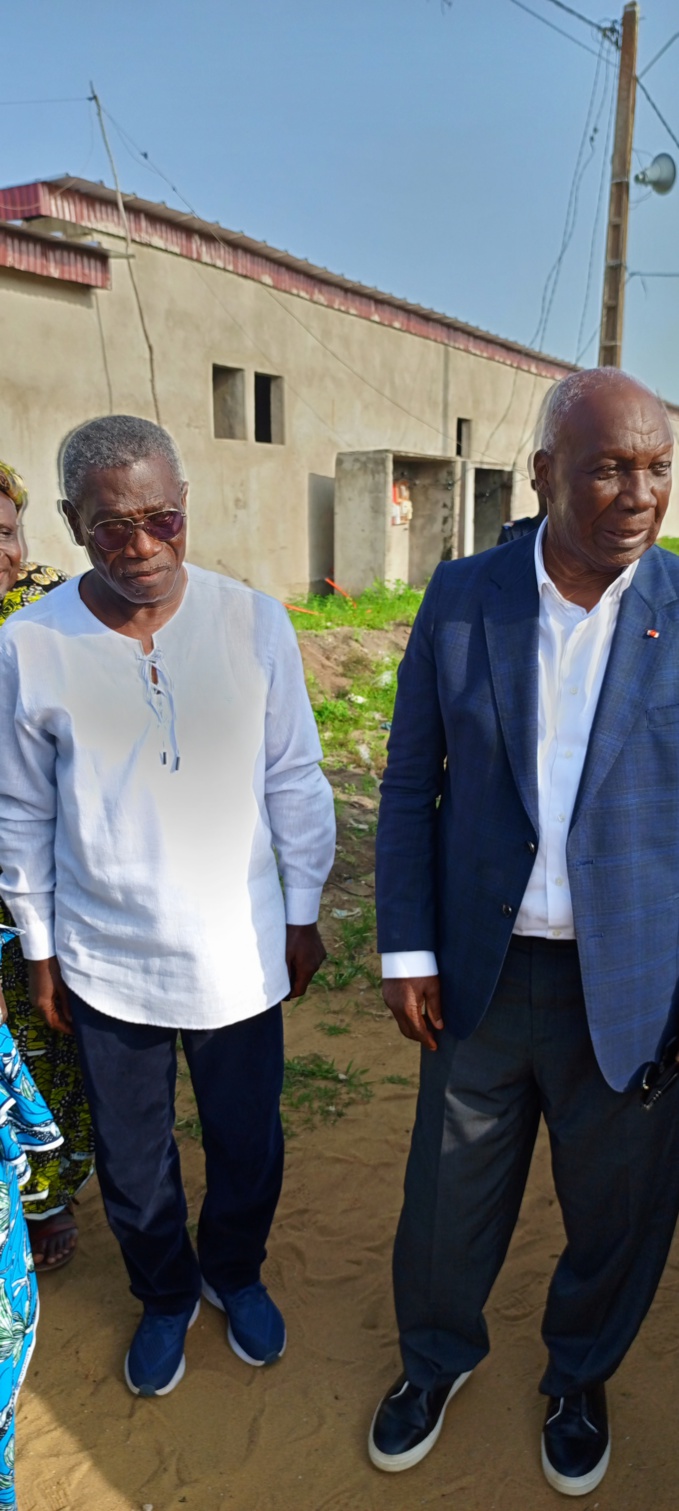 Jacqueville/ Projet d'aménagement " Adoukro ville nouvelle ". Le ministre gouverneur du district des Lagunes s'imprègne de la maquette. Jacqueville/ Projet d'aménagement " Adoukro ville nouvelle ". Le ministre gouverneur du district des Lagunes s'imprègne de la maquette.