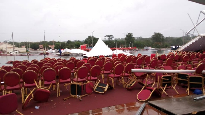 À 24 heures des obsèques de Bédié/ Une pluie s'abat sur Daoukro et détruit toutes les installations À 24 heures des obsèques de Bédié/ Une pluie s'abat sur Daoukro et détruit toutes les installations