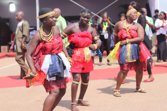 Obsèques de Bédié à Daoukro/ Le peuple Sanwi donne le ton par un important don. Obsèques de Bédié à Daoukro/ Le peuple Sanwi donne le ton par un important don.