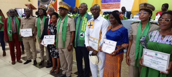 Fête de fin d'année/ Plusieurs enseignants distingués Fête de fin d'année/ Plusieurs enseignants distingués