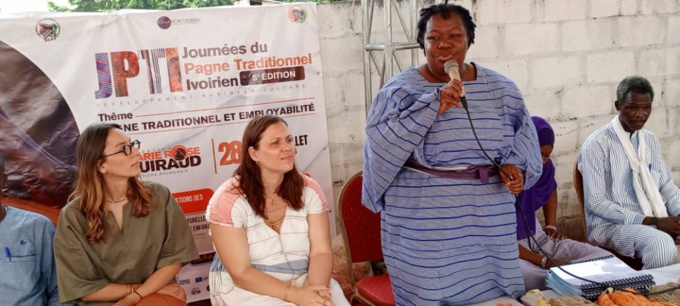 Mme Chantal Guiraud, micro en main, la promotrice des Jpti Mme Chantal Guiraud, micro en main, la promotrice des Jpti