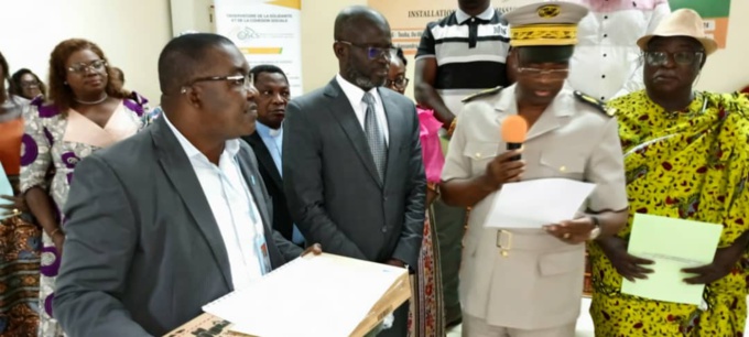 Dabou/ La commission locale de l'Observatoire de la solidarité et de la cohésion sociale ( Oscs) installée. Voici ses missions. Dabou/ La commission locale de l'Observatoire de la solidarité et de la cohésion sociale ( Oscs) installée. Voici ses missions.