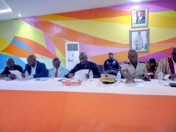 Gagnoa/ 2 ème session du conseils municipal/ Un budget modificatif de 1, 915 milliards de F voté. Le maire sensibilise la population à la gestion participative. Gagnoa/ 2 ème session du conseils municipal/ Un budget modificatif de 1, 915 milliards de F voté. Le maire sensibilise la population à la gestion participative.