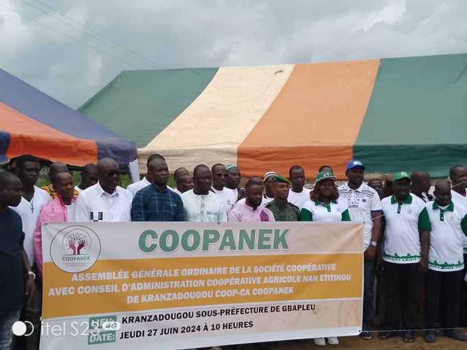 Duekoué/ Lutte contre le réchauffement climatique/Une coopérative agricole s'engage dans la pratique de l'agro-foresterie Duekoué/ Lutte contre le réchauffement climatique/Une coopérative agricole s'engage dans la pratique de l'agro-foresterie