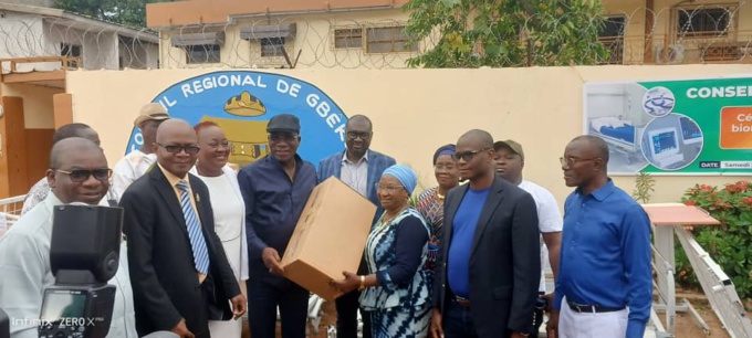 Le Conseil régional du Gbêkê équipe plusieurs centres de santé en matériels biomédicaux. Le Conseil régional du Gbêkê équipe plusieurs centres de santé en matériels biomédicaux.