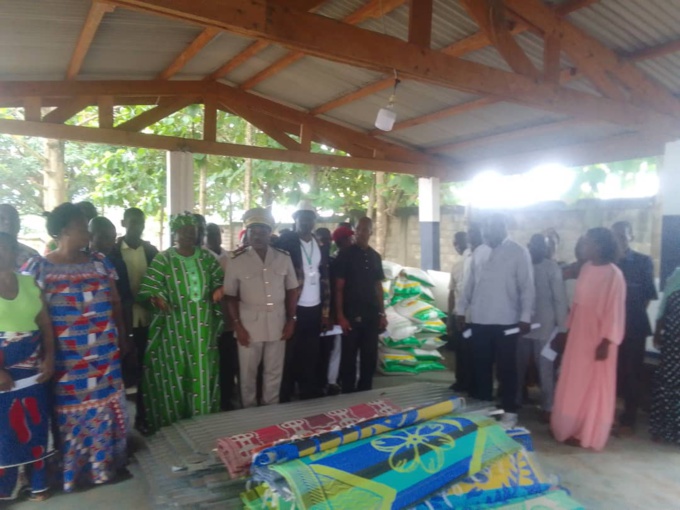 Bangolo/ Après une violente tornade/ Plusieurs tonnes de ciment, des tôles et des vivres aux sinistrés Bangolo/ Après une violente tornade/ Plusieurs tonnes de ciment, des tôles et des vivres aux sinistrés