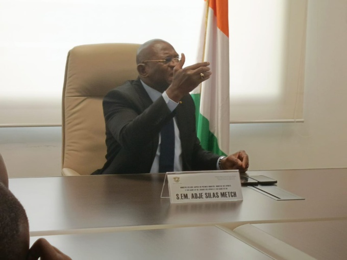 Le ministre Adjé Silas s'est montré ferme face à la crise qui secoue le noble art ivoirien Le ministre Adjé Silas s'est montré ferme face à la crise qui secoue le noble art ivoirien