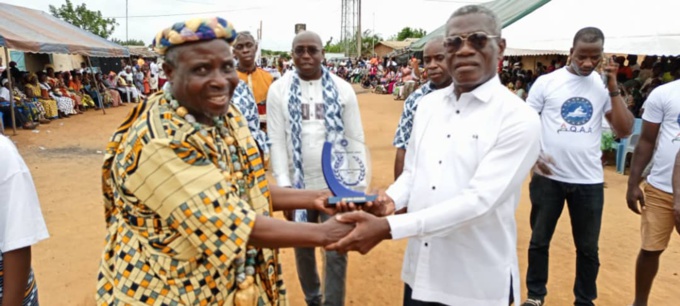 Célébration des Oscar Ahizi/ Oda Edouard, directeur de société, meilleur cadre Ahizi Célébration des Oscar Ahizi/ Oda Edouard, directeur de société, meilleur cadre Ahizi