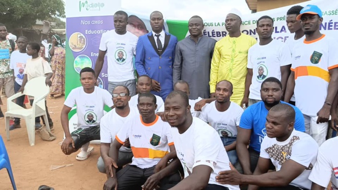 Nassian/La Fondation Madjalia offre des kits scolaires aux meilleurs élèves. Nassian/La Fondation Madjalia offre des kits scolaires aux meilleurs élèves.