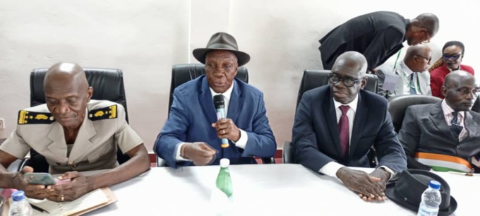 Sikensi/Les chefs Abidji au ministre gouverneur Vincent Lohoues : "Dites au Président Alassane que nous marcherons avec lui" Sikensi/Les chefs Abidji au ministre gouverneur Vincent Lohoues : "Dites au Président Alassane que nous marcherons avec lui"