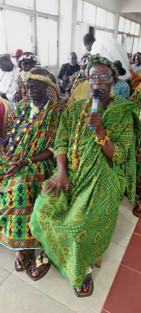 Sikensi/Les chefs Abidji au ministre gouverneur Vincent Lohoues : "Dites au Président Alassane que nous marcherons avec lui" Sikensi/Les chefs Abidji au ministre gouverneur Vincent Lohoues : "Dites au Président Alassane que nous marcherons avec lui"