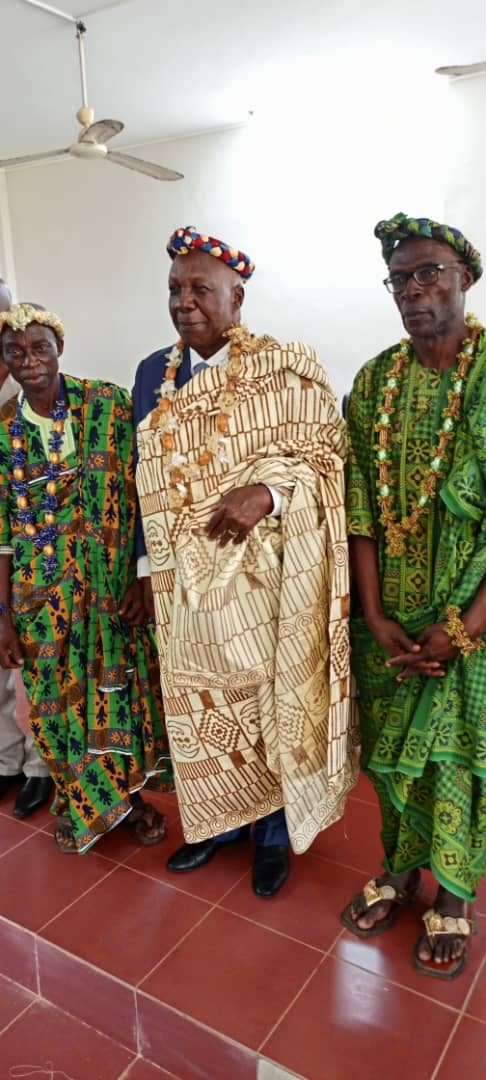 Sikensi/Les chefs Abidji au ministre gouverneur Vincent Lohoues : "Dites au Président Alassane que nous marcherons avec lui" Sikensi/Les chefs Abidji au ministre gouverneur Vincent Lohoues : "Dites au Président Alassane que nous marcherons avec lui"