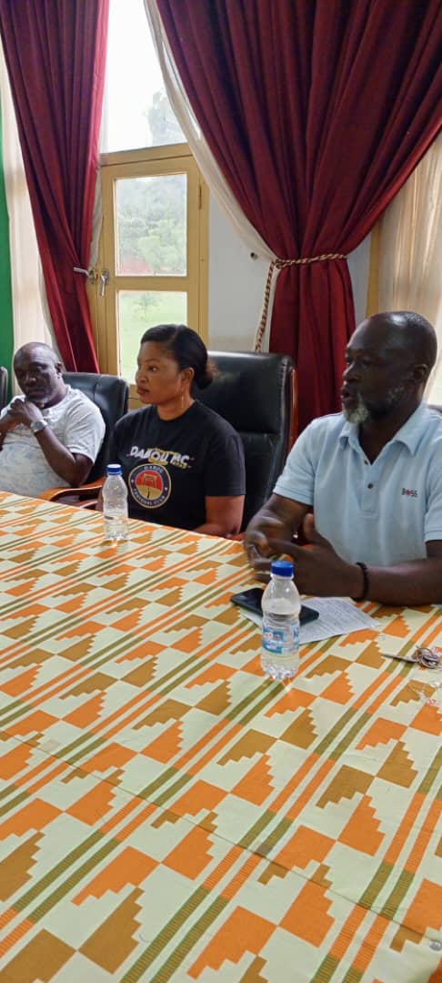 Gnali Hervé, à l'extrême droite, a situé les enjeux du tournoi Léboutou fm Gnali Hervé, à l'extrême droite, a situé les enjeux du tournoi Léboutou fm