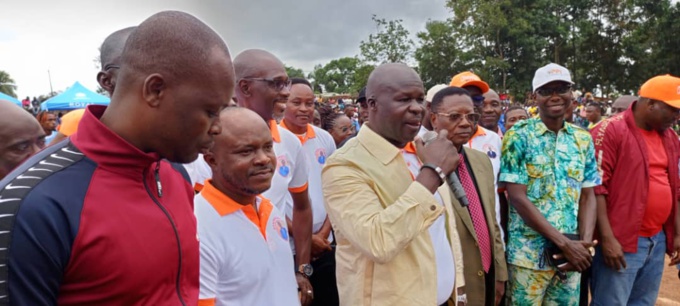 Grand-Lahou/ Coupe Alassane Ouattara/ Un village empoche 1 million de F/ Le message du ministre Metch Silas à la jeunesse. Grand-Lahou/ Coupe Alassane Ouattara/ Un village empoche 1 million de F/ Le message du ministre Metch Silas à la jeunesse.