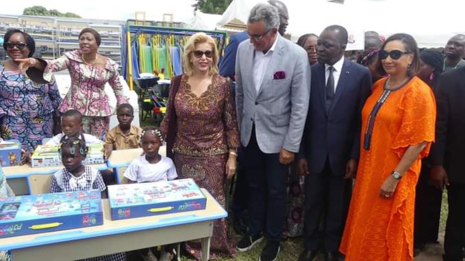 Bouaké/ La première dame offre 15000 kits scolaires et des équipements scolaires pour la rentrée 2024-2025 Bouaké/ La première dame offre 15000 kits scolaires et des équipements scolaires pour la rentrée 2024-2025