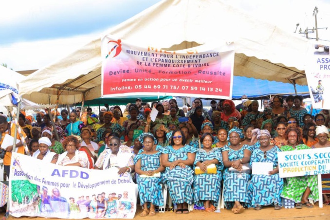 Assises nationales des femmes de Côte d'Ivoire à Dabou/ La ministre Touré Nassénéba mobilise 3 mille femmes à la vision du président Alassane Ouattara.  Assises nationales des femmes de Côte d'Ivoire à Dabou/ La ministre Touré Nassénéba mobilise 3 mille femmes à la vision du président Alassane Ouattara.