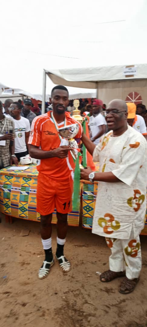 Dabou /Vieil Aklodj enlève le trophée Alassane Ouattara. du tournoi Adjems/Le ministre Adjé Silas fait une grande promesse à la jeunesse. Dabou /Vieil Aklodj enlève le trophée Alassane Ouattara. du tournoi Adjems/Le ministre Adjé Silas fait une grande promesse à la jeunesse.