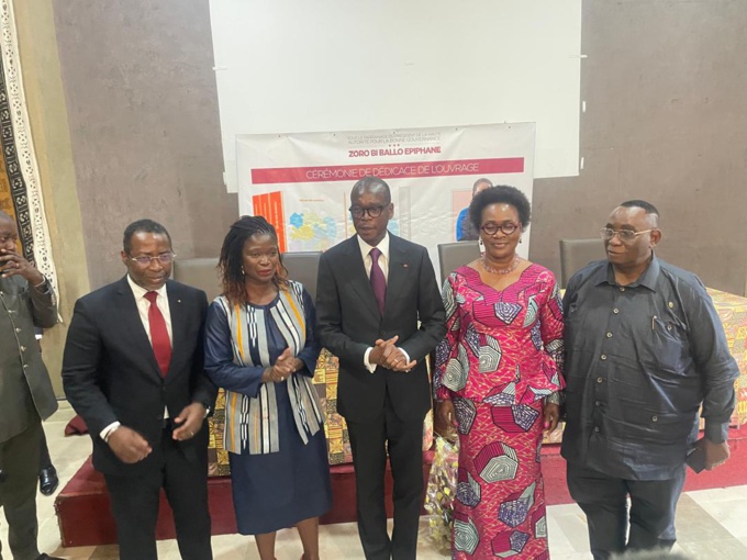 Littérature/"Regard sur une Côte d'Ivoire en pleine mutation "/ La journaliste Emeline Amangoua fait un focus sur les fléaux sociaux Littérature/"Regard sur une Côte d'Ivoire en pleine mutation "/ La journaliste Emeline Amangoua fait un focus sur les fléaux sociaux