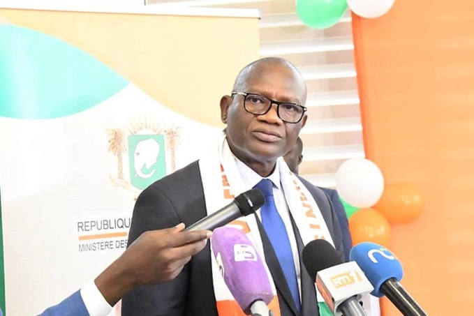 Éliminatoires Can 2025/ Le ministre des sports à la tête de la délégation des Éléphants à Monrovia Éliminatoires Can 2025/ Le ministre des sports à la tête de la délégation des Éléphants à Monrovia