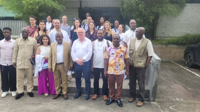 Voyage d'étude/ Un groupe d'étudiants français en architecture découvre Abidjan