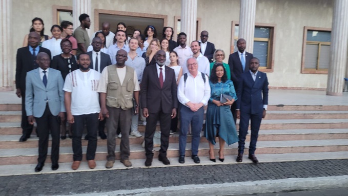 La délégation d'architectes français avec le maire de Cocody La délégation d'architectes français avec le maire de Cocody