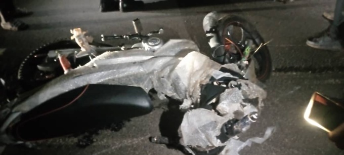 Un motocycliste fonce sur un troupeau, tue un boeuf et se blesse grièvement. Un motocycliste fonce sur un troupeau, tue un boeuf et se blesse grièvement.