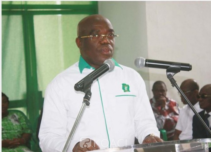 En tournée à Danané et Zouan-Hounien/ Denis Kah Zion ( Pdci) s'attaque aux cadres de l'Udpci. En tournée à Danané et Zouan-Hounien/ Denis Kah Zion ( Pdci) s'attaque aux cadres de l'Udpci.