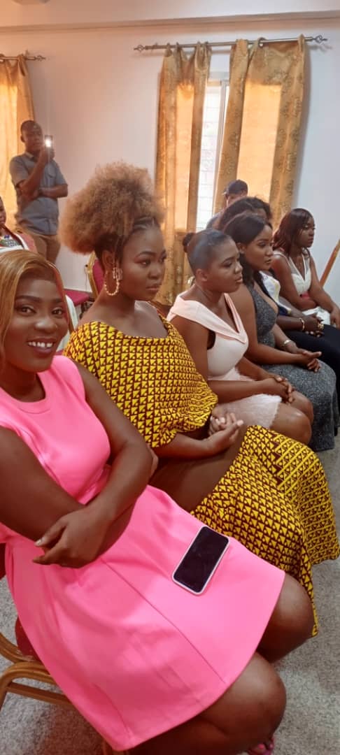 Concours "Miss tabouret 2024"/ 11 filles se battent pour le trône. Voici ce que gagne la lauréate Concours "Miss tabouret 2024"/ 11 filles se battent pour le trône. Voici ce que gagne la lauréate