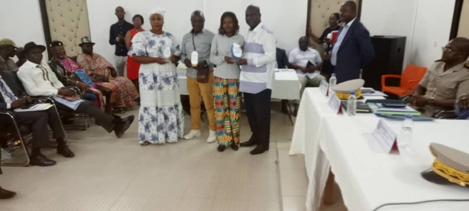 Dabou/ 2 ème édition du prix d'excellence/ 15 meilleurs élèves distingués. Ce que le ministre Essis Emmanuel réserve aux enseignants. Dabou/ 2 ème édition du prix d'excellence/ 15 meilleurs élèves distingués. Ce que le ministre Essis Emmanuel réserve aux enseignants.