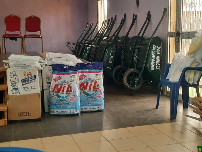 Gagnoa/Une Ong offre du matériel didactique et des produits de nettoyage aux lycées 1 et 2 Gagnoa/Une Ong offre du matériel didactique et des produits de nettoyage aux lycées 1 et 2