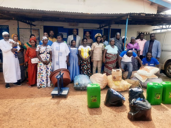 13 femmes ont reçu des kits pour leur autonomisation 13 femmes ont reçu des kits pour leur autonomisation