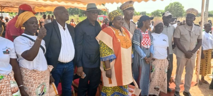 Sinématiali/ Pose de la première pierre de la maison de l'assainissement des femmes de Bahouakaha