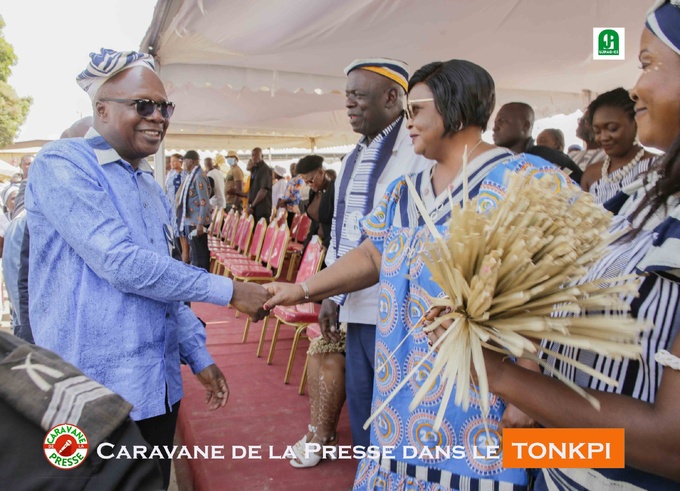 Festival Nihidaley de Man/ Mme Véhi Honorine distinguée pour ses actions sociales envers les femmes Festival Nihidaley de Man/ Mme Véhi Honorine distinguée pour ses actions sociales envers les femmes