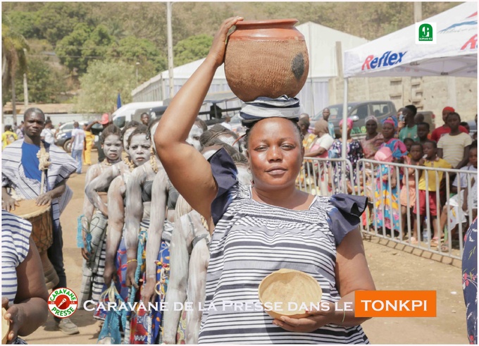 Festival Nihidaley de Man/ Mme Véhi Honorine distinguée pour ses actions sociales envers les femmes Festival Nihidaley de Man/ Mme Véhi Honorine distinguée pour ses actions sociales envers les femmes