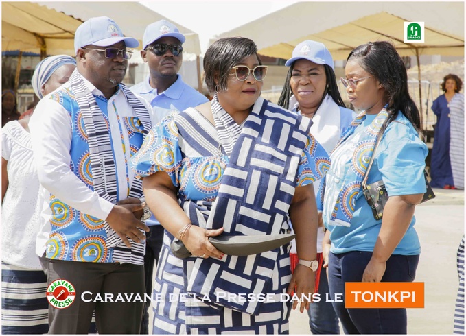 Festival Nihidaley de Man/ Mme Véhi Honorine distinguée pour ses actions sociales envers les femmes Festival Nihidaley de Man/ Mme Véhi Honorine distinguée pour ses actions sociales envers les femmes