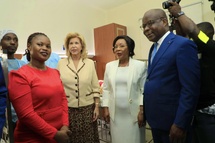 Dominique Ouattara salue la réussite de l’opération des siamoises à l’Hôpital Mère-Enfant de Bingerville Dominique Ouattara salue la réussite de l’opération des siamoises à l’Hôpital Mère-Enfant de Bingerville