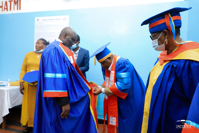 Drame/ Un enseignant-chercheur meurt en pleine soutenance Drame/ Un enseignant-chercheur meurt en pleine soutenance