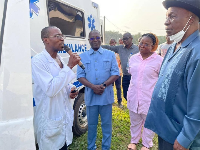 Santé/ Le district autonome des Lagunes remet une ambulance médicalisée au dispensaire de Débrimou Santé/ Le district autonome des Lagunes remet une ambulance médicalisée au dispensaire de Débrimou