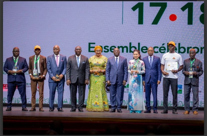 Journées Nationales du Producteur de Coton et d’Anacarde/ Des distinctions décernées et des accords de partenariats stratégiques conclus Journées Nationales du Producteur de Coton et d’Anacarde/ Des distinctions décernées et des accords de partenariats stratégiques conclus