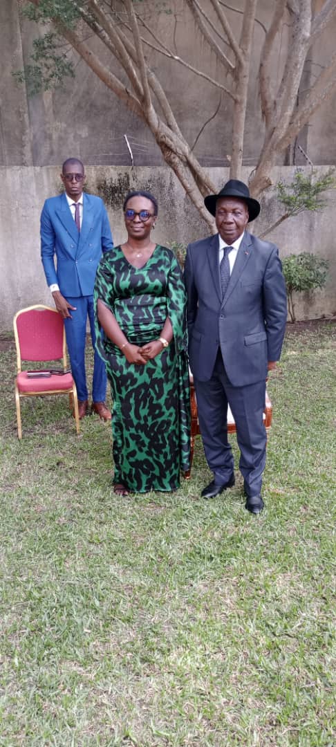 Dabou/ Le ministre-gouverneur invite ses agents à plus de rigueur et d'ardeur au travail. Dabou/ Le ministre-gouverneur invite ses agents à plus de rigueur et d'ardeur au travail.