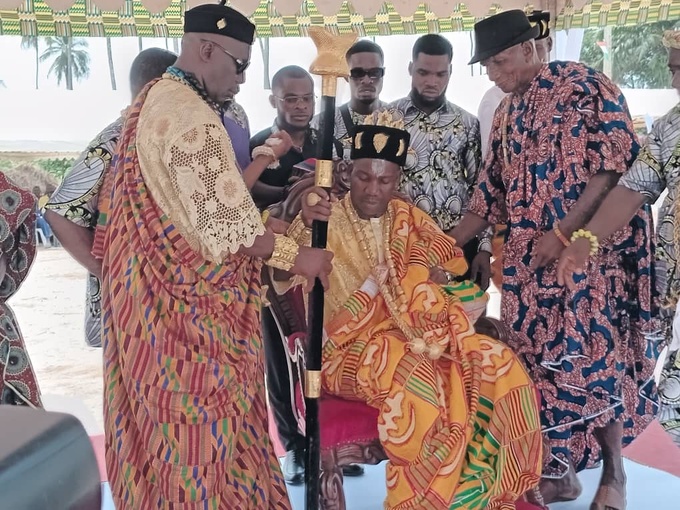 Jacqueville/ Érigé en village,  Tomatekro intronise son nouveau chef. Jacqueville/ Érigé en village,  Tomatekro intronise son nouveau chef.