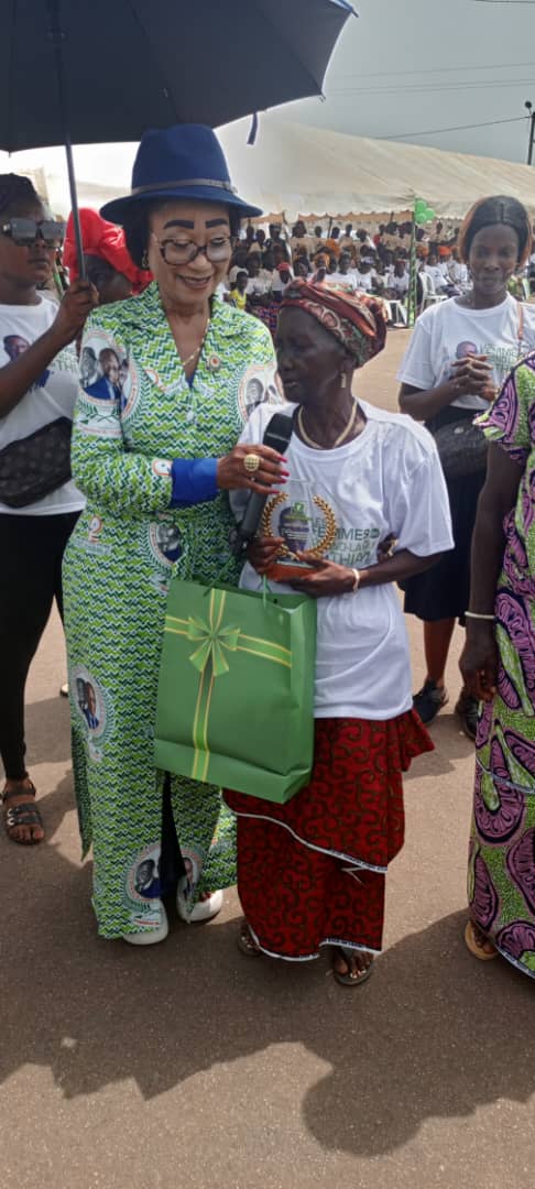 Grand-Lahou/Rentrée politique de l'Ufpdci La députée N'Guessan Euphrasie " arme" les femmes pour la victoire de Tidiane Thiam. Grand-Lahou/Rentrée politique de l'Ufpdci La députée N'Guessan Euphrasie " arme" les femmes pour la victoire de Tidiane Thiam.