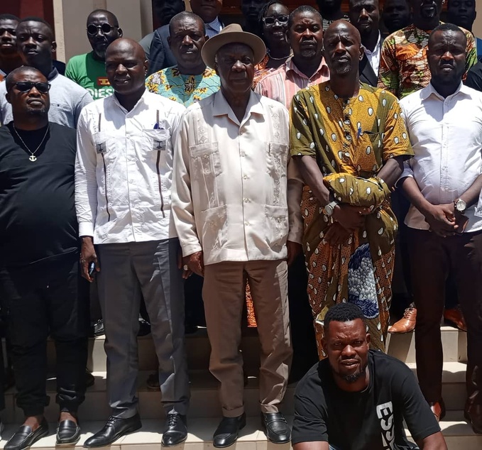 Dabou/ Pour des élections apaisées, le collectif des jeunes du Leboutou prend un engagement. Dabou/ Pour des élections apaisées, le collectif des jeunes du Leboutou prend un engagement.