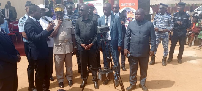 Dabou/ Le ministre Amadou Koné dote le comitélocal de sécurité routière de radars Dabou/ Le ministre Amadou Koné dote le comitélocal de sécurité routière de radars
