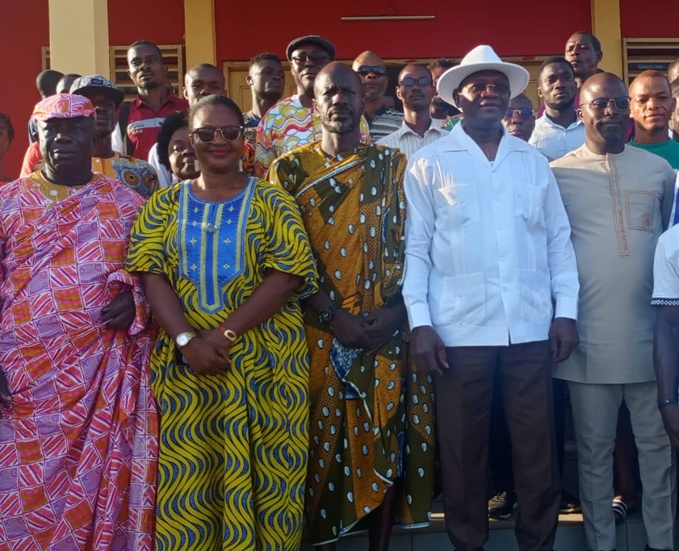 Dabou/ Élections apaisées Le ministre Metch Silas met la jeunesse du Leboutou en mission. Dabou/ Élections apaisées Le ministre Metch Silas met la jeunesse du Leboutou en mission.